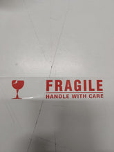 Carica l'immagine nel visualizzatore di Gallery, Set da 6 Pezzi Nastro Silenzioso da Imballaggio con Stampa Fragile Nastro Adesivo 50x50 Pacchi e Superfici Confezione Sc