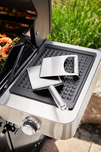 Carica l'immagine nel visualizzatore di Gallery, RÖSLE plancha spatola larga, spatola per barbecue con angoli arrotondati per girare carne e verdure, acciaio inox 18/10,