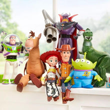 Carica l'immagine nel visualizzatore di Gallery, Disney Store Action figure parlante interattiva di Buzz Lightyear di Toy Story, 30 cm/11", con più di 10 frasi in inglese, interagisce con altri personaggi e giocattoli, luci laser, età 3+