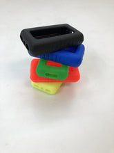 Carica l'immagine nel visualizzatore di Gallery, salvatelecomando elastico universale per apricancelli automatici modello micro larghezza da 2.8 a 5 cm lunghezza da 5.5 