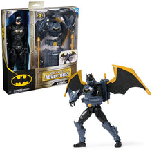 Carica l'immagine nel visualizzatore di Gallery, DC Comics, Action Figure Batman Adventures Night Sky, Alto 30 cm con Ali Espandibili, 17 Punti di Articolazione, 7 Accessori e Lancia Proiettili. Giocattoli per Bambini e Bambine, 3+ anni