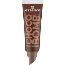 Carica l'immagine nel visualizzatore di Gallery, essence CHOCO BOMB shiny lipgloss naturale idratante finish lucido (10 ml)
