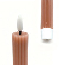 Carica l'immagine nel visualizzatore di Gallery, Relaxdays Candele LED Bastoncino, Set 4, 25 x 2 cm, Fiamma tremolante, Vera Cera, scanalature