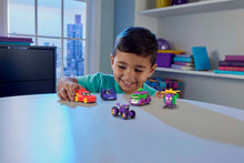 Carica l'immagine nel visualizzatore di Gallery, Fisher-Price DC Batwheels - Set da 5 Macchinine in Scala 1:55 Die-Cast Batcast Metal, Include Bam la Batmobile, Redbird, Prank, Bibi e Quizz, Giocattolo per Bambini, 3+ Anni, HML21