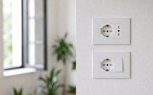 Carica l'immagine nel visualizzatore di Gallery, Electraline 22110 Blocco Presa da Incasso/Set Placca Premontata 2 Posti (1 Presa Universale P40 + 1 Presa Bivalente 10/1