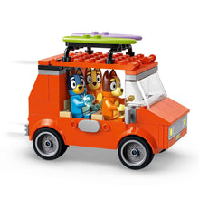 Carica l'immagine nel visualizzatore di Gallery, LEGO Bluey: Vacanza sulla Spiaggia della Famiglia di Bluey 11202