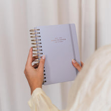 Carica l&#39;immagine nel visualizzatore di Gallery, Kokonote: Agenda Giornaliera 2024-2025 Soft Lavander, Diario Scolastico A5 14,8x21 cm, Daily Planner 2024 2025 Muse, Agenda Universitaria 2024 2025, Diario scuola 2024 2025 superiori o medie