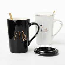 Carica l'immagine nel visualizzatore di Gallery, Atoke Mr and Mrs Tazze di Ceramica con Coperchio e Cucchiaio,14 oz Tazze Grandi Tazza di Ceramica per Coppia Sposa Sposo Anniversario Nozze Natale Compleanno Regalo,Nero e Bianco