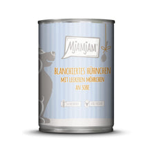 Carica l'immagine nel visualizzatore di Gallery, MjAMjAM - cibo umido premium per cani - pollo sbollentato con deliziose carote in salsa, confezione da 12 (12 x 380 g), senza cereali con carne extra