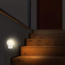 Carica l'immagine nel visualizzatore di Gallery, Velamp Punto luce LED (colore:bianco) con interruttore TWILIGHT IL09