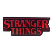 Carica l'immagine nel visualizzatore di Gallery, Lampada Logo Stranger Things, 30 cm (11,8") di Larghezza, Lampada da Parete o Scrivania con Alimentazione USB o a Batter