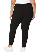 Carica l'immagine nel visualizzatore di Gallery, Amazon Essentials Pantaloni da Jogging in Pile con Risvolto (Disponibili in Taglie Forti) Donna, Nero, M