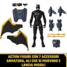Carica l'immagine nel visualizzatore di Gallery, DC Comics, Action Figure Batman Adventures Night Sky, Alto 30 cm con Ali Espandibili, 17 Punti di Articolazione, 7 Accessori e Lancia Proiettili. Giocattoli per Bambini e Bambine, 3+ anni