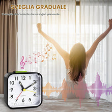 Carica l'immagine nel visualizzatore di Gallery, CNMTCCO sveglia da comodino, senza ticchettio, con luce, alimentata a batteria, allarme forte, funzione Snooze, funziona