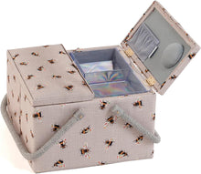 Carica l'immagine nel visualizzatore di Gallery, Hobby Gift Scatola Grande per Cucito con Doppio Coperchio e Manico - Cestino Porta Cucito in Cotone con Scomparti per Strumenti e Accessori Creativi - 25 x 25 x 17 cm, Api
