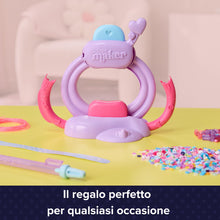 Carica l'immagine nel visualizzatore di Gallery, Cool Maker, Macchina dei Braccialetti Heishi dell'Amicizia, con Pratica Penna Impila-Perline e oltre 1200 Perline, per la Realizzazione di 15 Braccialetti, Giocattoli Artistici per Bambine, 7+ Anni
