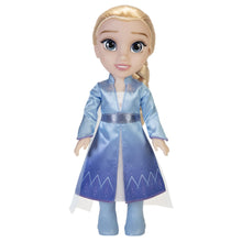 Carica l'immagine nel visualizzatore di Gallery, Frozen 2 – bambola Elsa Adventure 38 cm, estremamente dettagliata, indossa abiti da sogno ispirati al film ed è dotata d