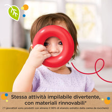 Carica l'immagine nel visualizzatore di Gallery, Fisher-Price - Piramide 5 Anelli, giocattolo classico per neonati con anelli impilabili, realizzato in materiali vegetali, giocattolo per bambini, 6+ mesi, HPY92