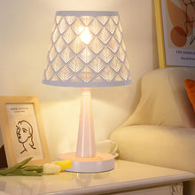 Carica l'immagine nel visualizzatore di Gallery, Bianco Lampada da tavolo, con interruttore, E27 lampada da comodino, paralume in metallo, lampada da tavolo a led, adatt