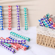 Carica l'immagine nel visualizzatore di Gallery, 20 pezzi Colori Assortiti per Feste di Compleanno Petardi Miniciccioli Chinese Finger Traps di Legno Cattura delle Dita 