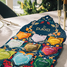 Carica l'immagine nel visualizzatore di Gallery, Pukka Tisane Calendario Avvento 2023, Set Regalo Tisane e Infusi, Deliziose Erbe Biologiche, Senza Cioccolato e Lattosio, Per Una Dose Quotidiana Di Benessere e Gusto, Idea Regalo, 24 Bustine