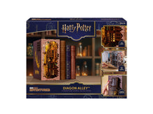 Carica l'immagine nel visualizzatore di Gallery, Revell Kit per modellino Tiny Adventures, Diagon Alley Harry Potter, casa in miniatura 3D, Book Nook, fermalibri in legn