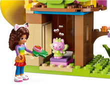 Carica l&#39;immagine nel visualizzatore di Gallery, LEGO La Casa delle Bambole di Gabby La Festa in Giardino della Gattina Fatina con i Personaggi di Gabby e Pandy Panda, Idea Regalo con Altalena, Scivolo e Giostra, Giochi per Bambine e Bambini 10787