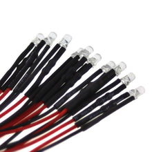 Carica l'immagine nel visualizzatore di Gallery, 10 LED da 3 mm, 24 Volt, luce bianca fredda (6000 K); con cavo di collegamento da 20 cm e preresistenza integrata.