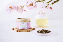 Carica l'immagine nel visualizzatore di Gallery, Tè in foglie di Sakura di CHILL TEA Tokyo - Tè 100% giapponese ai fiori di ciliegio - Privi di plastica bustine - Molto fruttato, aroma floreale (30 bustine)