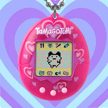 Carica l'immagine nel visualizzatore di Gallery, Bandai - Tamagotchi - Tamagotchi originale - Lots of Love - animale elettronico virtuale con schermo a colori, 3 pulsanti e giochi - Animale interattivo - Giocattolo per bambini 8 anni e + - 42975