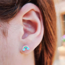 Carica l'immagine nel visualizzatore di Gallery, Minoplata - Orecchini per bambini in argento sterling, design arcobaleno, con chiusura per bambini, perfetti come regalo per ragazze per il compleanno, Argento sterling