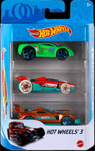Carica l&#39;immagine nel visualizzatore di Gallery, Hot Wheels - Confezione da tre macchinine, veicoli classici ed esclusivi in scala 1:64 da collezionare, linee autentiche e decorazioni mozzafiato, giocattolo per bambini, 3+ anni, K5904