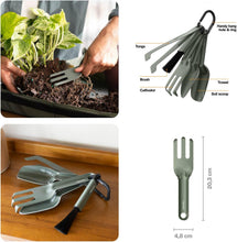 Carica l'immagine nel visualizzatore di Gallery, Fiskars Urban Plant Care Set di Attrezzi per Giardinaggio, 5 Pezzi