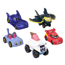 Carica l'immagine nel visualizzatore di Gallery, Fisher-Price DC Batwheels - Set da 5 macchinine in scala 1:55, include Bam Batmobile, Redbird, Kitty, Snowy e Batwing, veicoli die-cast da collezione, giocattolo per bambini, 3+ anni, HML20