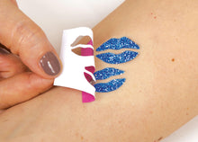 Carica l'immagine nel visualizzatore di Gallery, Clementoni Crazy Chic - Tattoo Studio, Gioco Creativo per Bambine di 6+ Anni, Kit Completo per Creare Tatuaggi Glitterati e Temporanei, Set con Tattoos Unici, Regalo Divertente e Colorato, 18602