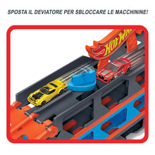 Carica l'immagine nel visualizzatore di Gallery, Hot Wheels - Camion Trasportatore 2 in 1, Trasportatore e Pista con 3 Auto in Scala 1:64 per Bambini da 4 a 8 Anni, HGH33, Imballaggio Sostenibile