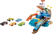 Carica l&#39;immagine nel visualizzatore di Gallery, Hot Wheels- Playset Lo Squalo Sta Attaccando, Pista con Macchinina Cambia Colore, Giocattolo per Bambini 4+Anni, BGK04