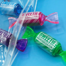 Carica l'immagine nel visualizzatore di Gallery, Tinc - Evidenziatori Profumati Sweetie - Pennarelli a Forma di Caramelle con Astuccio con Zip - Accessorio di Cancelleria Creativa per Scuola e Ufficio - Multicolore - Set di 4