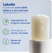 Carica l&#39;immagine nel visualizzatore di Gallery, Labello Classic Care Balsamo Labbra 4.8 g, Burrocacao labbra classico fondente sulle labbra, Lip balm con burro di karité idratante fino a 24 ore, Senza oli minerali e paraffine