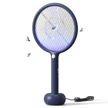 Carica l'immagine nel visualizzatore di Gallery, VEGREM Racchetta Zanzare Elettrica, 4000V, 2-in-1 Racchetta Zanzare, Lampada Attrattiva per Zanzare, Base di Ricarica USB, 1200mAh Batteria Ricaricabile, Luce LED, Maglia Protettiva a 3 Strati, Blu