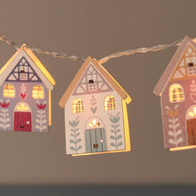 Carica l'immagine nel visualizzatore di Gallery, Lights4fun Catena luminosa con casetta in legno, 10 LED - 1,30 m