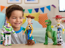 Carica l'immagine nel visualizzatore di Gallery, Mattel Disney e Pixar Toy Story Buzz Lightyear Personaggio