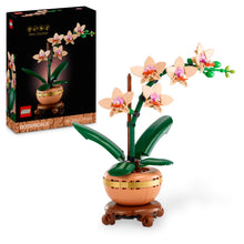 Carica l'immagine nel visualizzatore di Gallery, LEGO Botanicals Mini-Orchidea, Set di Fiori Finti con Vaso, Bocciolo e Foglie Artificiali, Botanical Collection per Adulti, Decorazione di Natale per Casa, Idea Regalo per Donna o Uomo 10343
