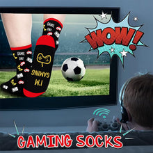 Carica l'immagine nel visualizzatore di Gallery, CYBIONE Calzini Da Gioco Divertenti Do Not DISTURB, I‘M GAMING’ in Cotone di Lusso - Regalo Perfetto per Adolescenti, Uomini, Natale - Taglia Unica EU 39-45 (Rosso)