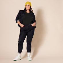 Carica l'immagine nel visualizzatore di Gallery, Amazon Essentials T-Shirt Girocollo a Maniche Lunghe, vestibilità Classica (Disponibile in Taglie Forti) Donna, Nero, L