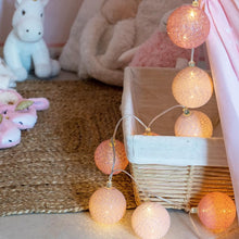 Carica l'immagine nel visualizzatore di Gallery, GuirLED - Guirlanda luminoso a LED per batuffoli di cotone USB - Luce notturna per bambini 2h - Alimentatore doppio USB 