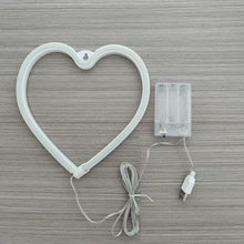Carica l'immagine nel visualizzatore di Gallery, Segno al neon LED a forma di cuore, luce al neon con cuori d'amore per la camera da letto rosa delle ragazze, lampada a 