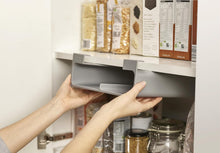 Carica l'immagine nel visualizzatore di Gallery, Joseph Joseph - CupboardStore, portaoggetti sotto scaffale per pellicola, Polipropilene, stagnola e sacchetti, organizer salvaspazio - Una taglia Colore: grigio