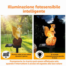 Carica l'immagine nel visualizzatore di Gallery, Energia solare Pinecone scoiattolo luce, decorazione giardino resina carino animale lampada di terra, tramonto senza fil