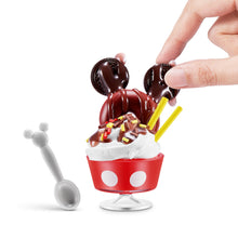 Carica l'immagine nel visualizzatore di Gallery, Capsula Mini Brands Create Disney Snacks Serie 1 di ZURU, oggetti da collezione in miniatura ufficiali, confezione con o